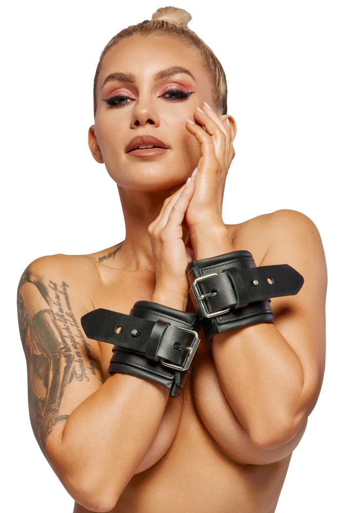 ZADO Handfessel aus Leder bondage fesseln