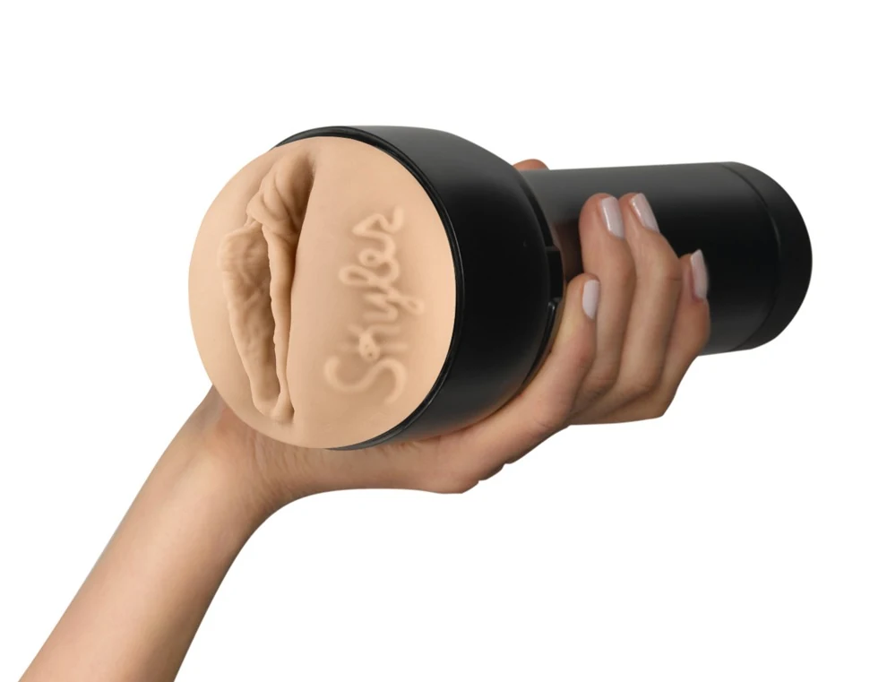 Kiiroo Feel Skyler Lo masturbator